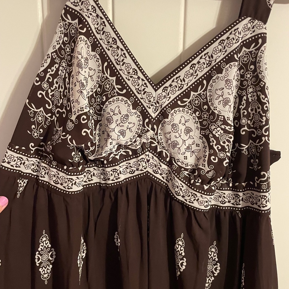 Maxi dress. Size 18. Rayon/poly mix. Mid-calf.